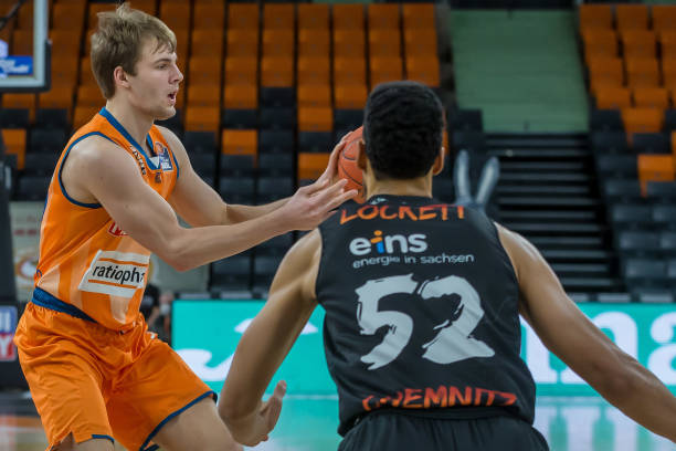 育界亟需关 育界亟需关